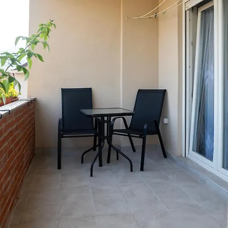 Spacious Family - 2 Bedrooms & Private Garage Τρέμπινιε