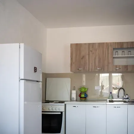 Spacious Family - 2 Bedrooms & Private Garage *